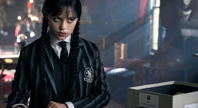 Párizs sem hozta meg Wednesday Addams jókedvét – megjött az első kép a harmadik évadból