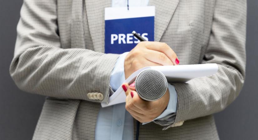 Amnesty International: Szerbiában a hatalom megfélemlíti az újságírókat és a tüntetőket