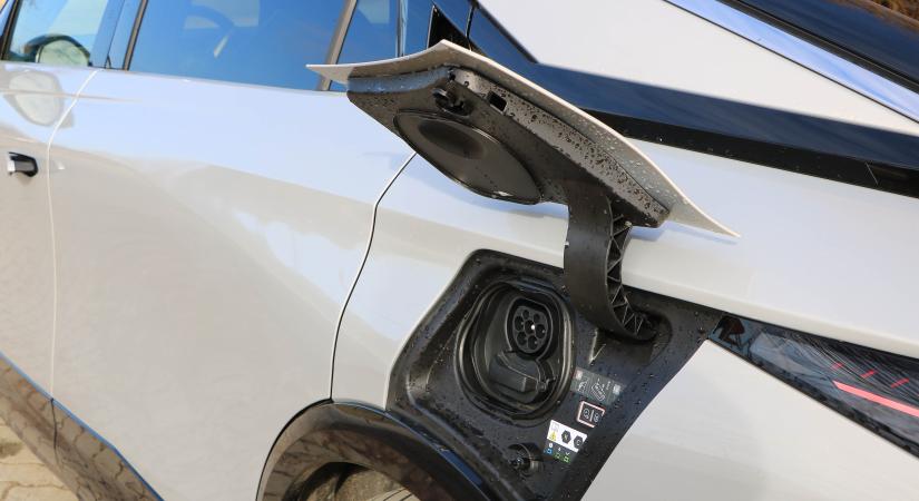 Ezt tette a drága benzin a villanyautó-eladásokkal