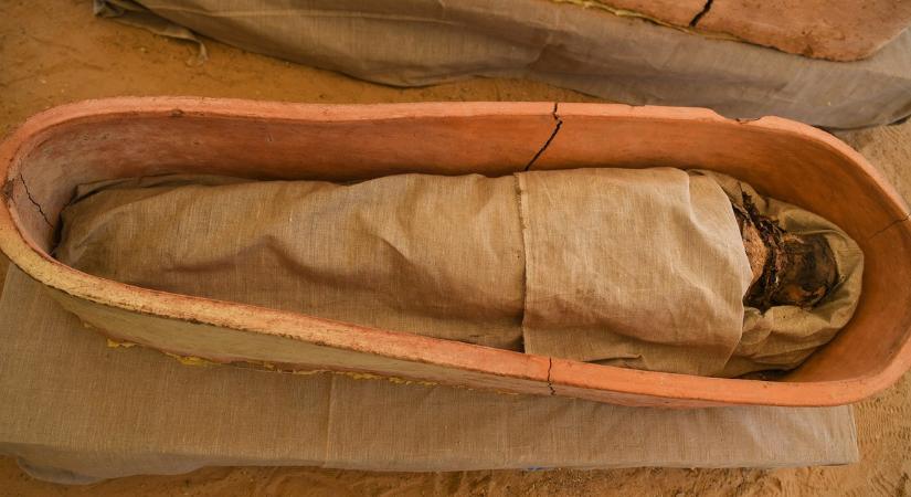 Ez tényleg megdöbbentő: valami olyasmi találtak a régészek egy ókori egyiptomi múmiában, amiről senki nem sejti, mit kereshetett benne