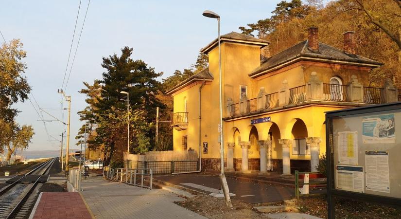 Nem várnak tovább a déli parton – megújul a védelem alatt álló vasútállomás