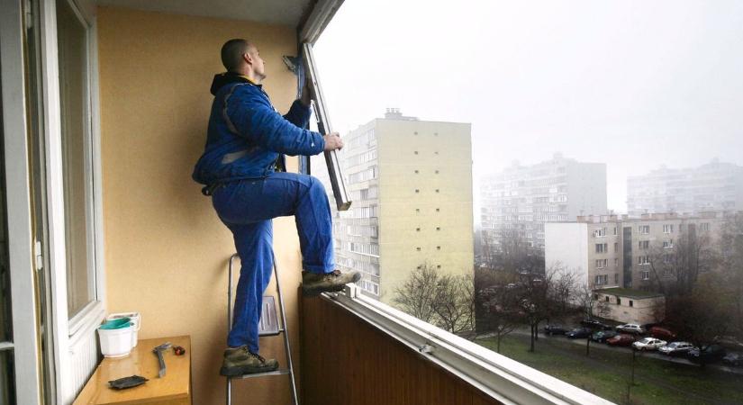 Megőrülnek a szomszédok, a debreceni panelban felújítanak – még este fúrnak! Szóval jöhet a többszázezres bírság