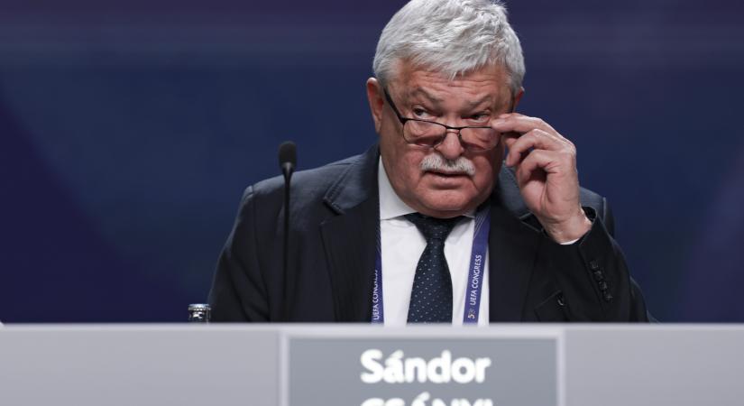 Ahogy megroggyant a Mészáros mögötti hatalom, úgy foglalja vissza Csányi Sándor a leggazdagabb magyart megillető pozíciót