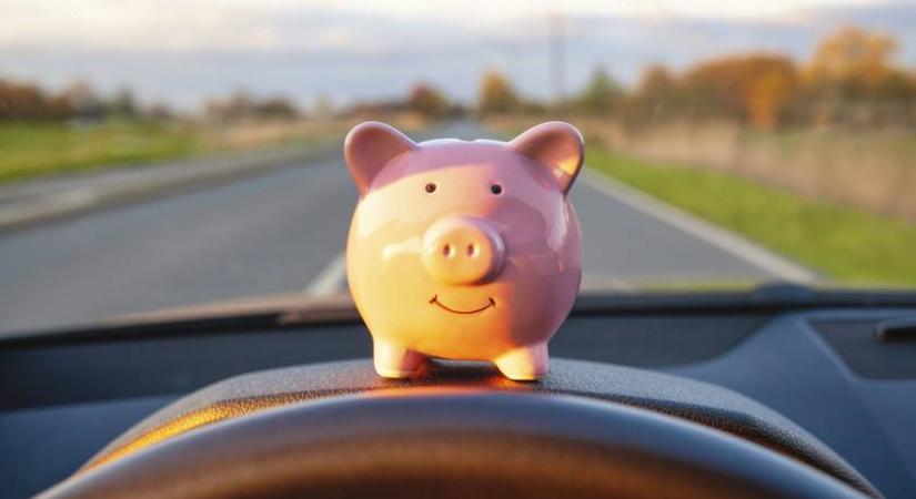 Váratlan fordulat az utakon: tízezreket spórolhatnak idén az autósok