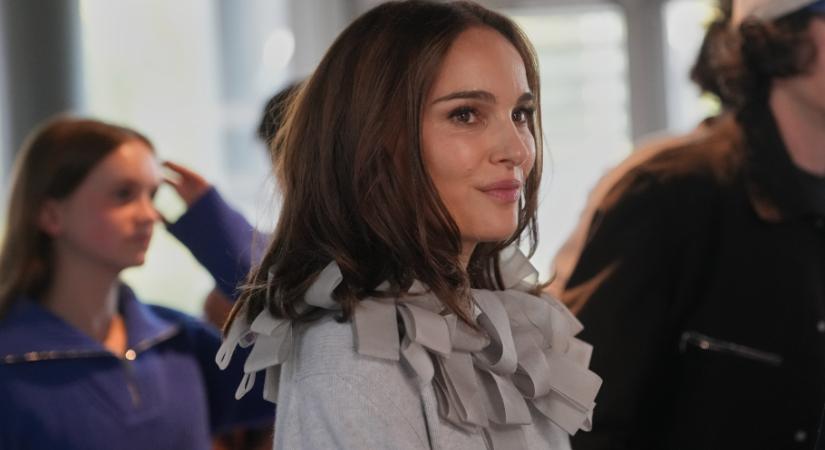 Natalie Portman francia kismamastílusa: vintage ruhában villantotta meg pocakját