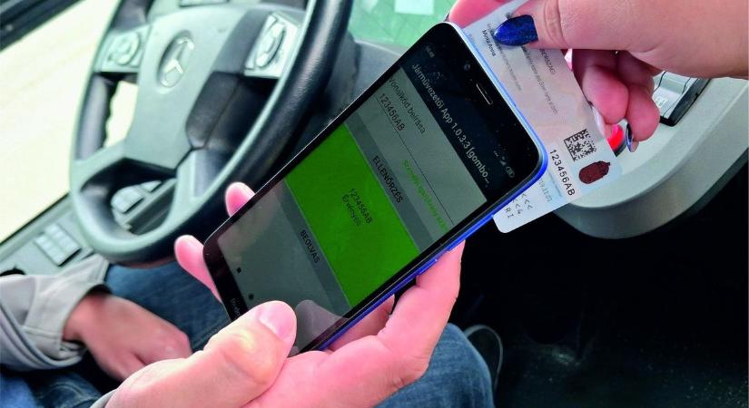 Jajj a bliccelőknek, már nem csak az ellenőrök nézhetik meg az e-bérleted Debrecenben!