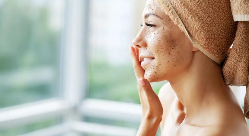 Nagyon vigyázz az otthoni hámlasztással – A kozmetikus szerint komoly kockázatokkal járhat