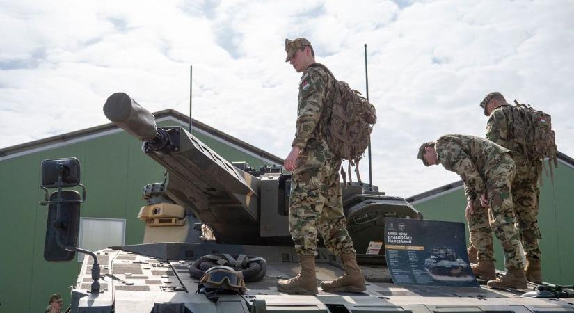 Ellepték a fiatal tisztek a vásárhelyi laktanyát
