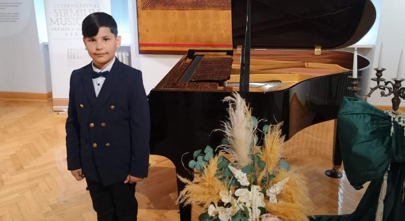 Vajdaságban is győzedelmeskedett a kunbajai zongorista