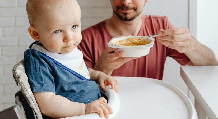 Szülők, figyelem! Itthon is visszahívják a patkányméreggyanúval érintett bébiételt