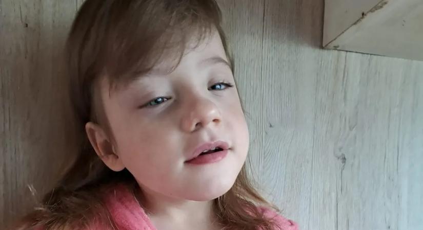 Az agyvérzéssel született Csenge már a kórházban várja a sorsfordító beavatkozást - ennyi hiányzik az első lépésekig