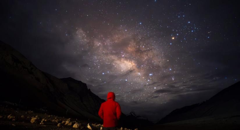 Egy falu, ahol esténként a kozmosz világít be az ablakon, a Tejút pedig szemmel látható