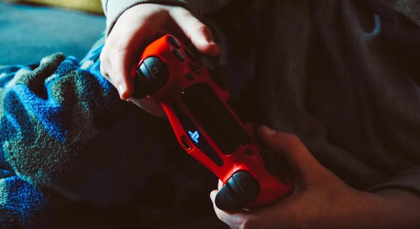 Korlátozni fogja a fiatalkorúakat a PlayStation