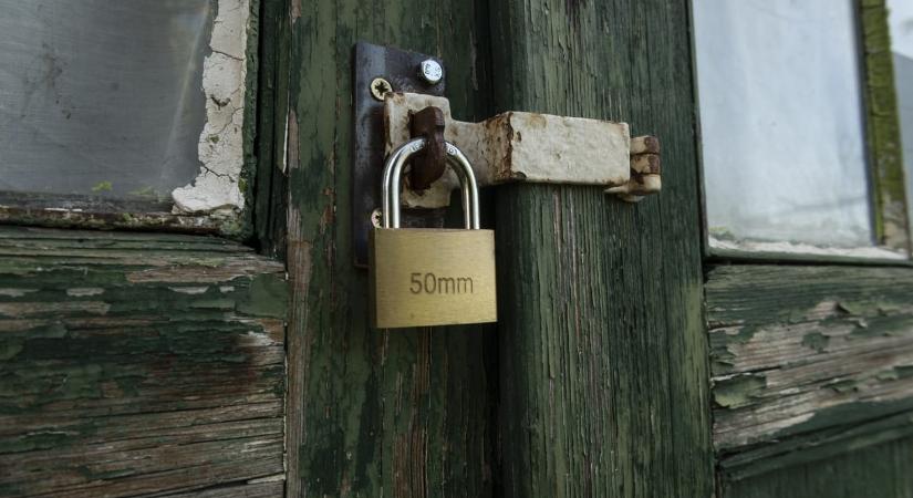 Nyugdíjaskorára kilakoltatna a MÁV egy szolgálati lakásba született férfit, az Utcajogász az Emberi Jogok Európai Bíróságához fordul