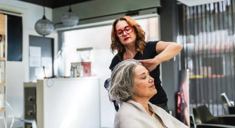 Az 50 feletti nők odáig vannak ezért a rövid frizuráért: éveket fiatalít a megjelenésen