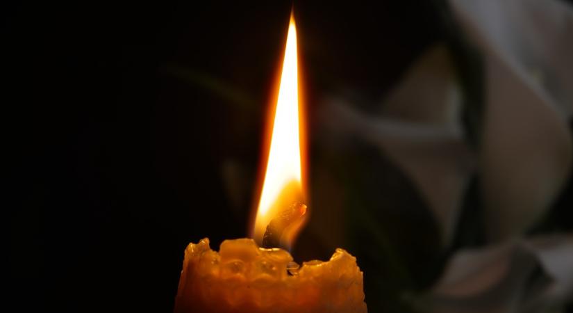 Sokkoló baleset: szupermarketbe hajtott a trolibusz, egy járókelő meghalt