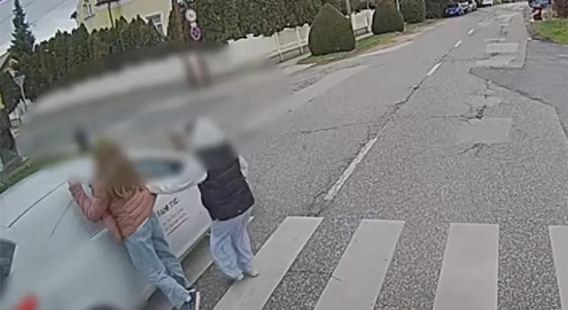 Vérfagyasztó videó: hajszálon múlt a dupla gázolás a veszprémi zebrán