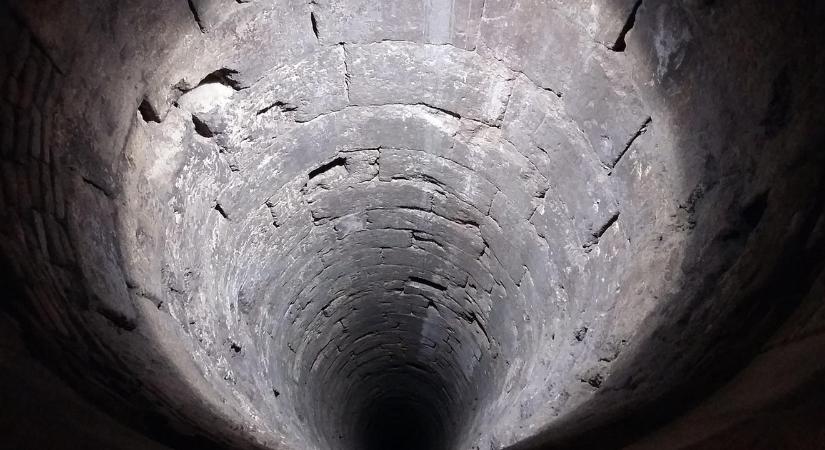 Mély kútba zuhant egy idős ember Letenyén