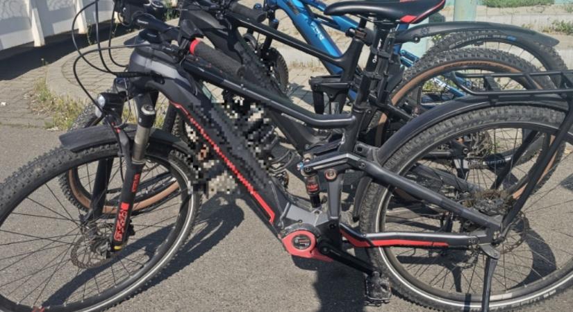 Körözött e-bike-ok akadtak fenn Röszkénél