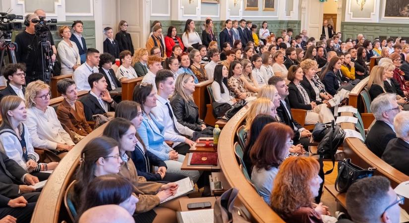 Kiosztották a Kazinczy-díjakat és -érmeket Győrben