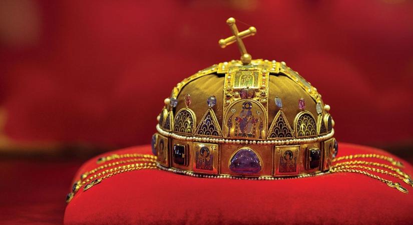 Megegyezés született: ideiglenesen elmozdítják a Szent Koronát