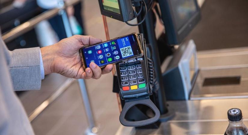 Több ezer forintot spórolhatsz, ha így fizetsz a boltokban! Sokan élnek már a lehetőséggel