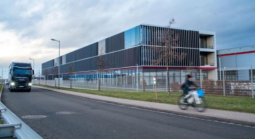 Mindenki őket akarja, mégis Debrecenben építenek gigagyárat - rekordokat döntöget a szupercég!