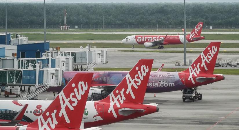 Szinte az összes nagyobb légitársaság járatokat töröl a kerozin drágulása miatt