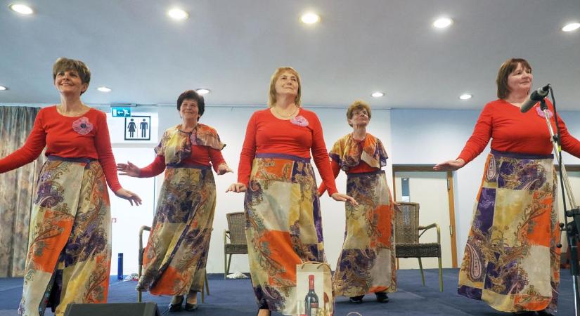 Barátságok születnek, előadásokkal készülnek: így telnek a napok a füredi fesztiválon (galéria)