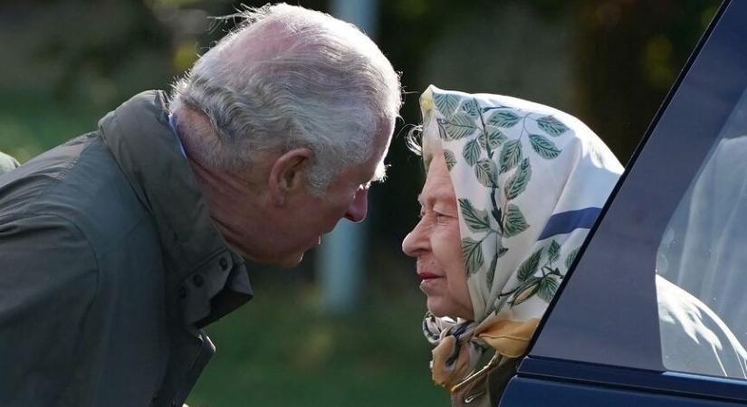 „Isten áldjon téged, drága Mama”- megható üzenettel emlékezett II. Erzsébet királynőre 100. születésnapján fia, III. Károly