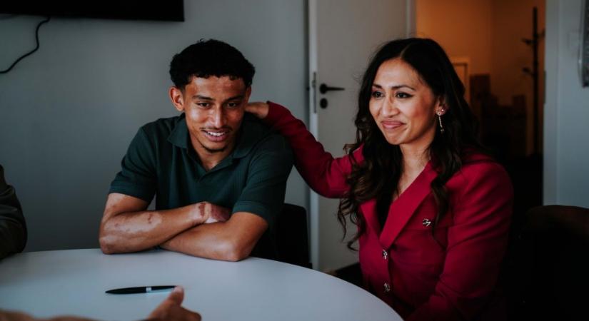 „Megtanultam, hogy soha ne adjam fel” – profi szerződést kapott az újévi svájci tűzvész egyik túlélője