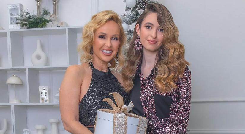 "Hihetetlen, milyen gyorsan telik az idő…" - Köllő Babett lánya 16 éves lett!