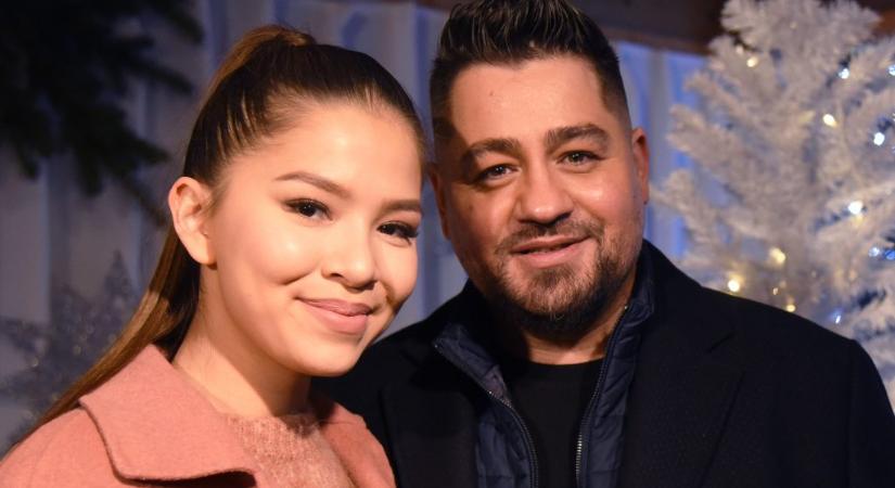 „Szerinte ez ereklye” – Caramelék kislányának szobájában egy Tisza-plakát is helyet kapott