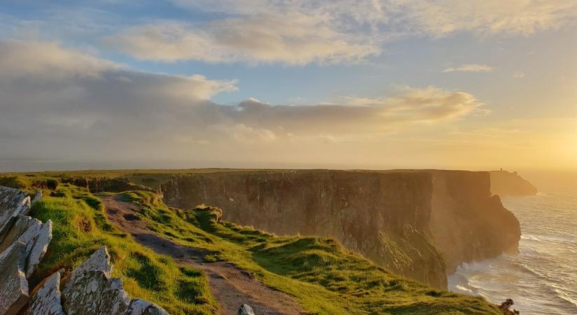 Times: Írország „nagylelkű” segélycsomagot kínál az ukrán menekülteknek a hazatéréshez