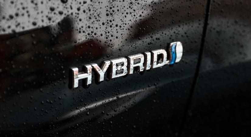 Kína a németekkel együtt a japán autógyártókat is letolja a pályáról: itt a hibrid forradalom, amiben a BYD nem kap lapot