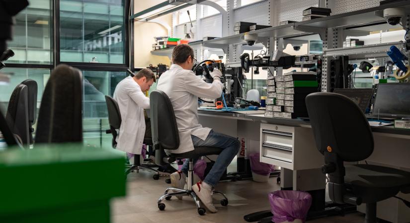 100 millió eurós klubhoz csatlakozott a Rejoy – prémium telefonok irányába fordultak a magyarok