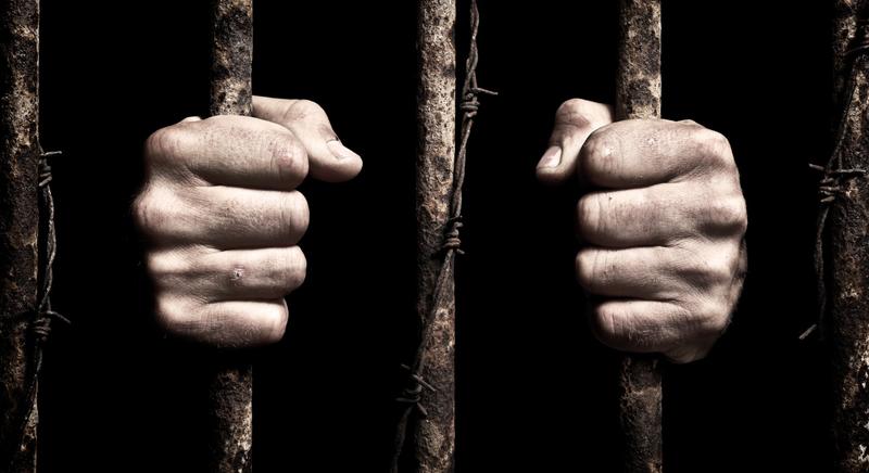 Fürdőszobából a rácsok mögé