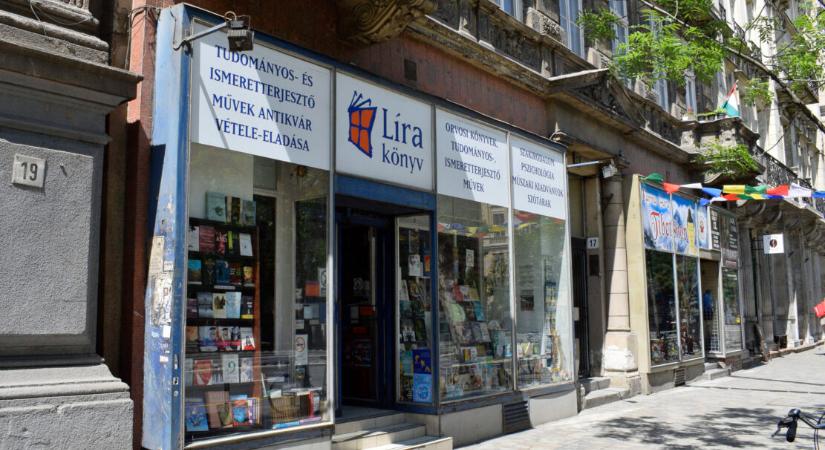 A könyvek kifóliázását várja az új kormánytól a Líra