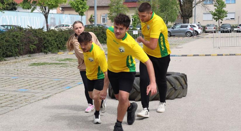 Ilyen versenyt nem látsz gyakran: extrém próbatétel várt a makói diákokra Szent György napján