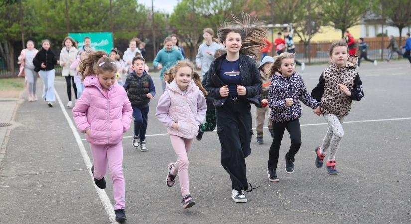 Példaértékű, ami itt történt: gyerekek és felnőttek együtt tettek csodát Nyíregyházán (fotókkal, videóval)