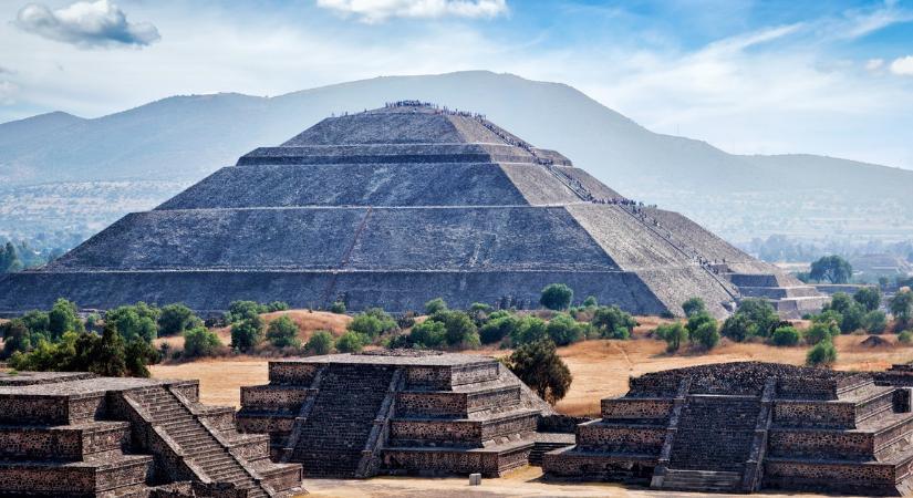 Turistákra lőtt egy férfi a piramisoknál, egy ember meghalt, tucatnyian megsérültek