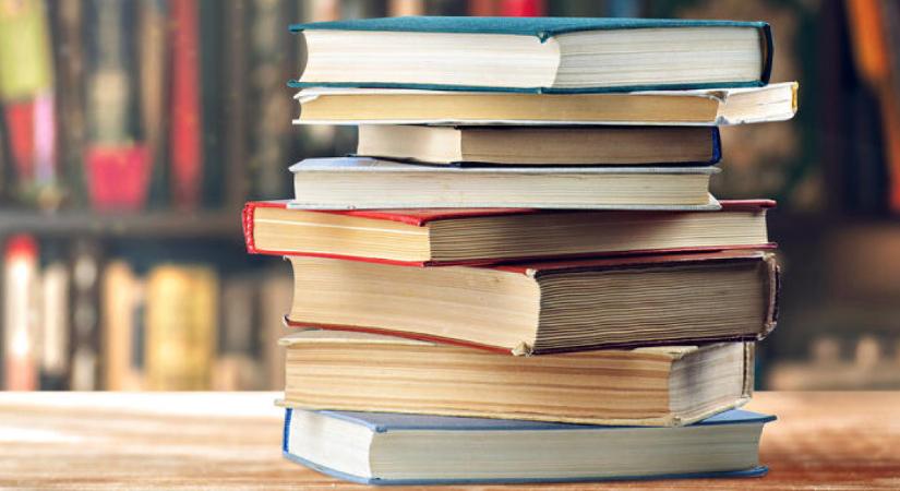 Abbaz bízik a Líra, hogy már nem sokáig kell lefóliázni a könyveket