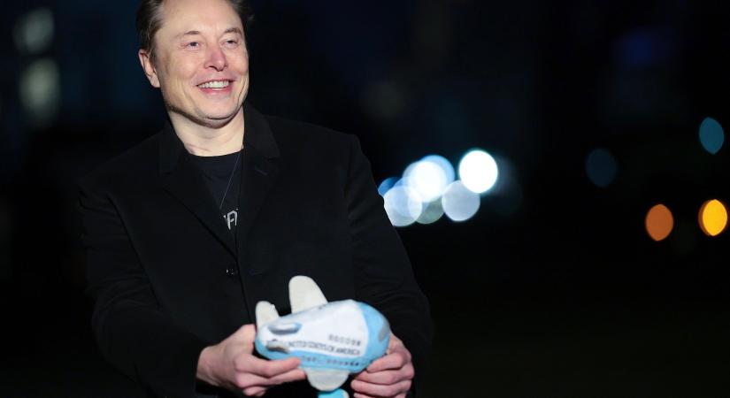 Valamire készül: Musk 1,4 milliárd dollárért vásárolt SpaceX részvényeket