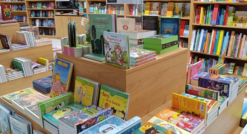 Vége a könyvfóliázásnak? A Líra szerint tarthatatlan a „pedofiltörvény” az uniós pofon után