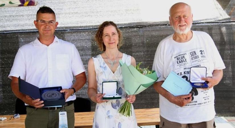 A helyiek dönthetnek: indul a jelölés Kisapostag díjaira