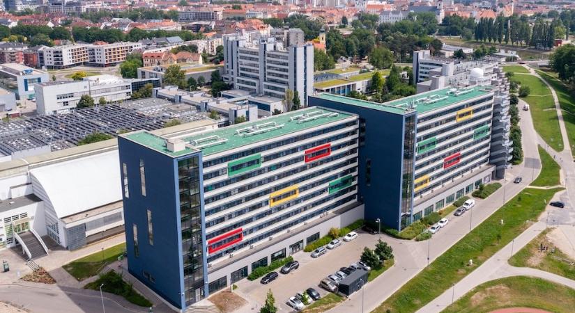 A Széchenyi István Egyetemért Alapítvány 2025-ben, saját maga kezdeményezett felszámolási eljárást a tulajdonában álló HUMDA Zrt. ellen