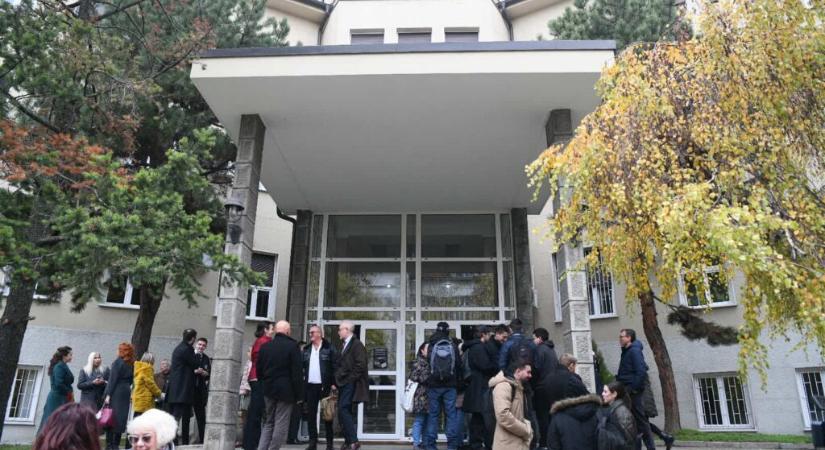 Az Orvostudományi Kar hallgatói blokád alá helyezték a dékáni hivatalt