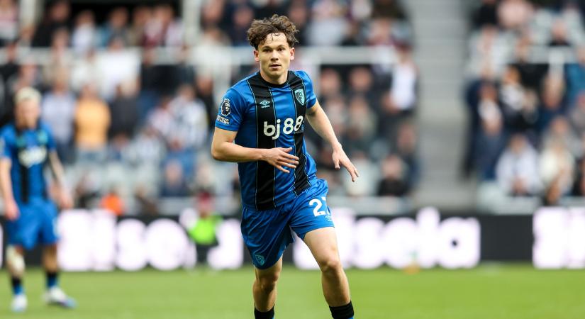 Elszabadult indulatok, Tóth Alex miatt többen egymásnak estek Bournemouth-ban