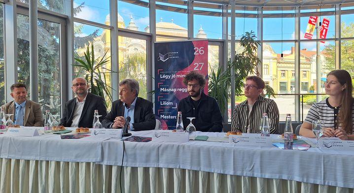 PANNON VÁRSZÍNHÁZ – Reméljük a változást!