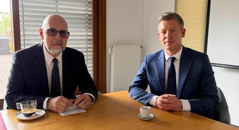 Változhatnak a levélszavazás szabályai, Magyar Péter megbeszélte Kelemen Hunorral